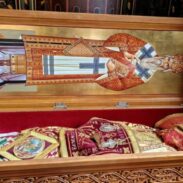Кивот са моштима Светог Владике Николаја на путу ка Београду