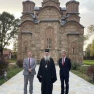 Епископ Теодосије са амбасадорима Велике Британије